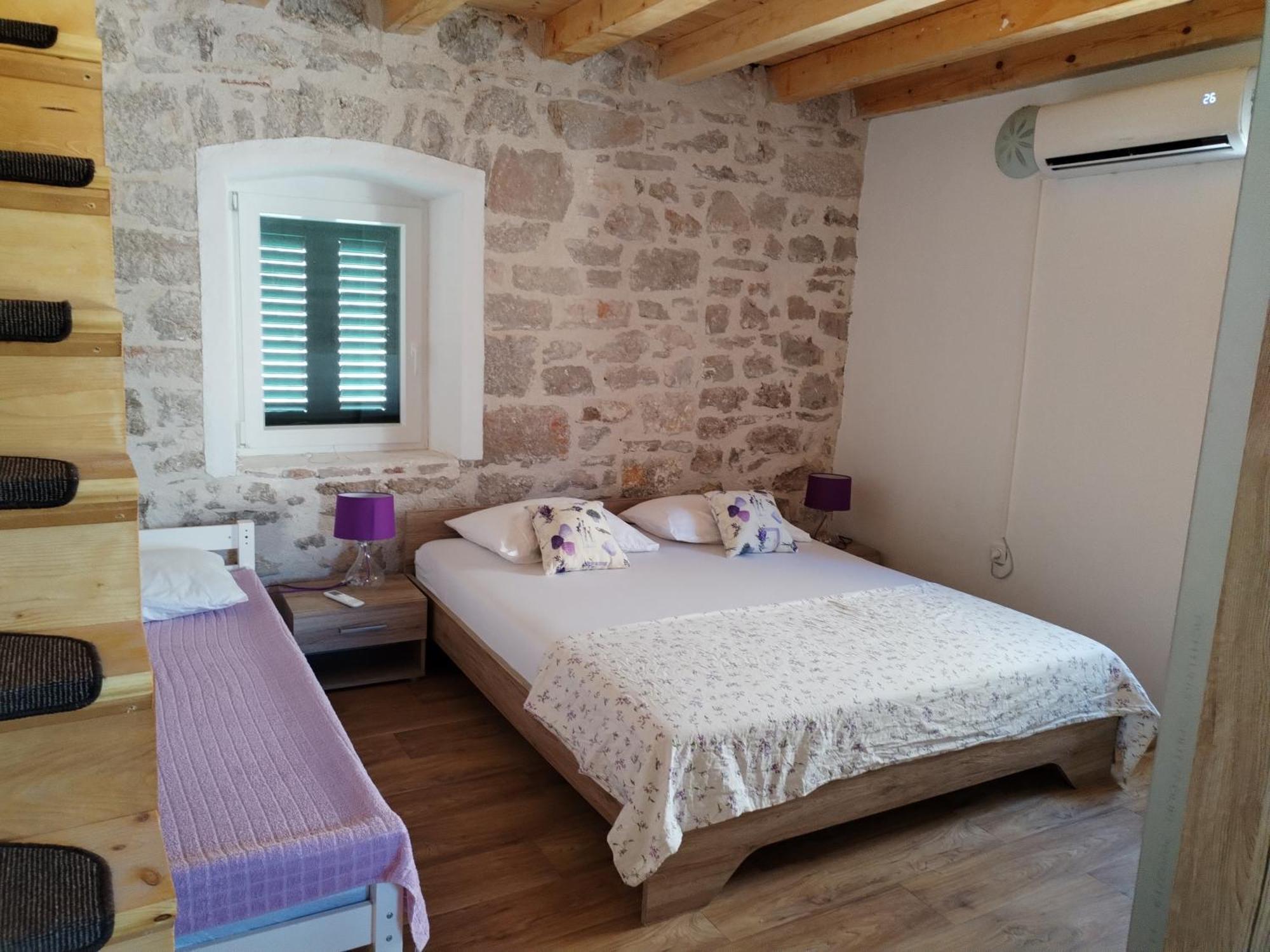 Apartmán Ema Prvic Sepurine Exteriér fotografie