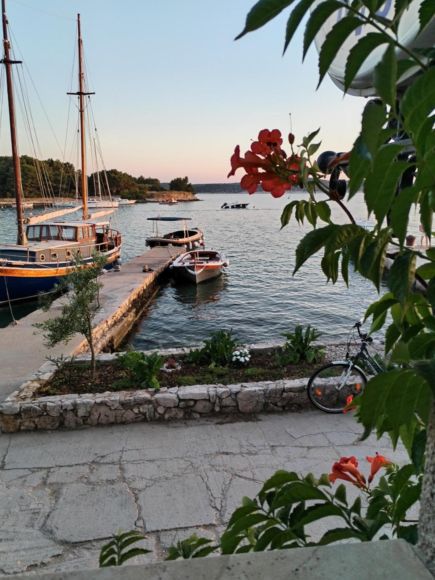 Apartmán Ema Prvic Sepurine Exteriér fotografie