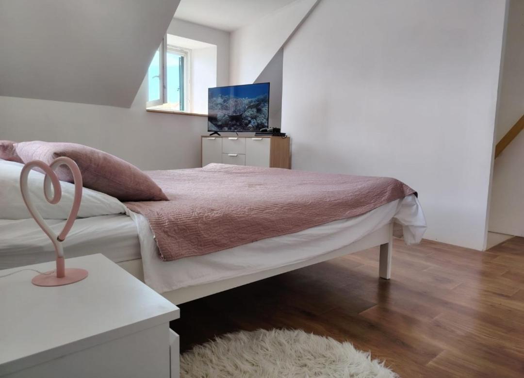 Apartmán Ema Prvic Sepurine Exteriér fotografie